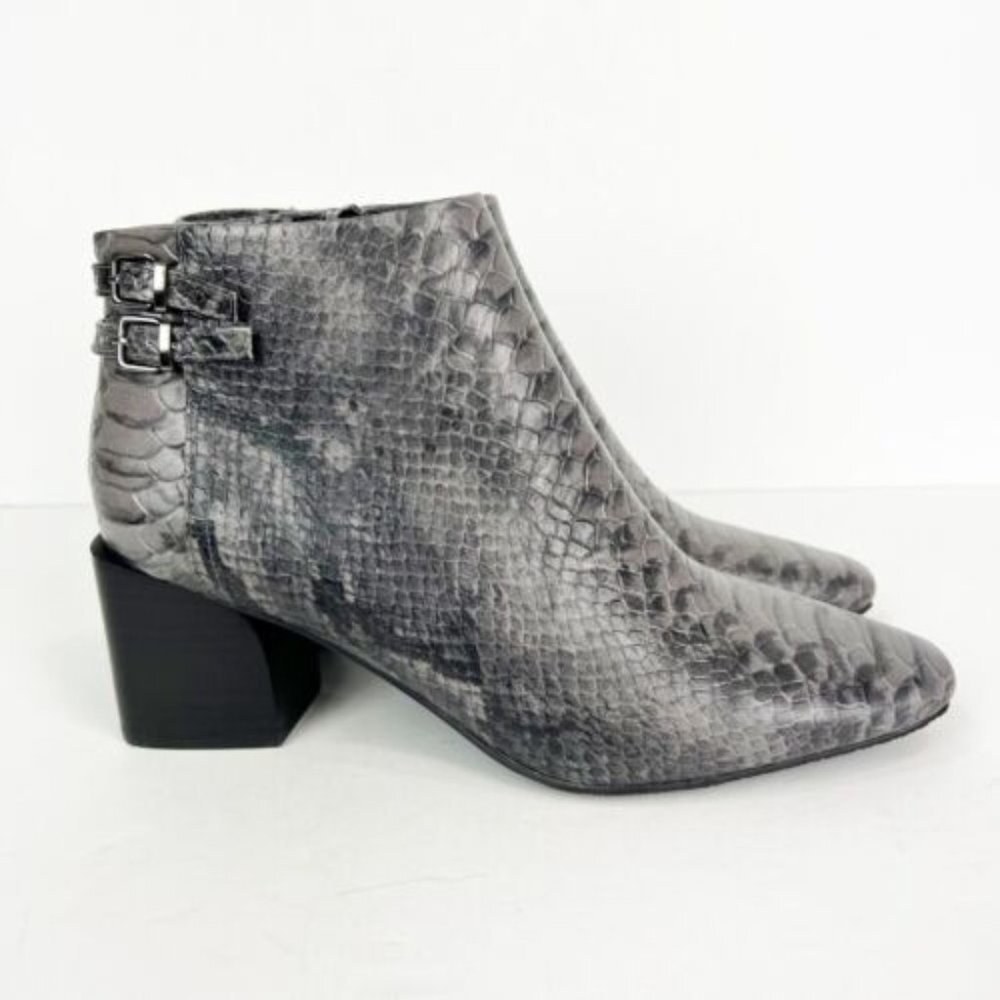 🎩🗝️NWOB $278 Donald J. Pliner Alek Gray Python Print Leather Heel Ankle Boots -7 - Picture 9 of 9